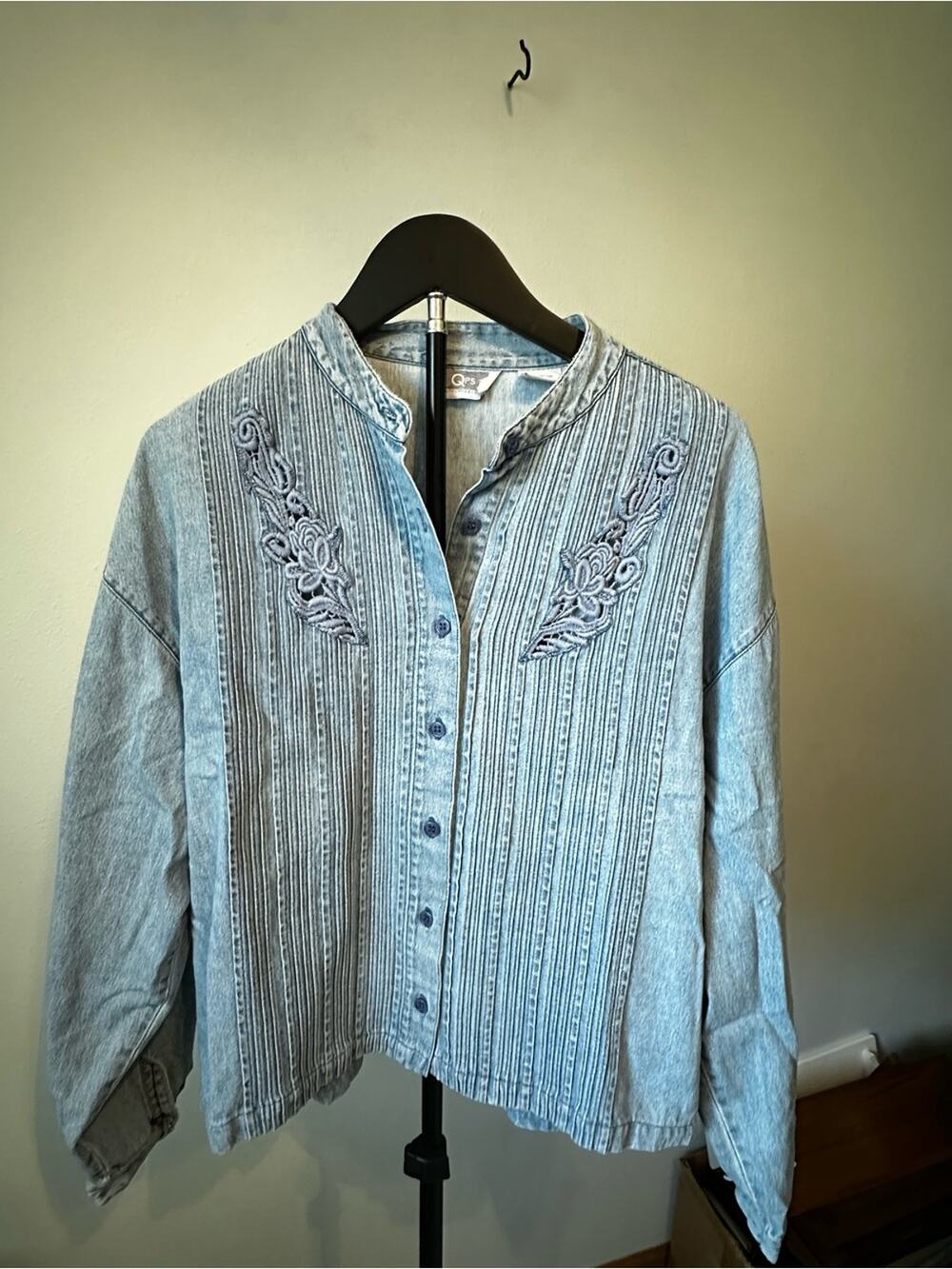 VINTAGE 90s QPS Embroidered Denim Shirt - Pintuck Pleated Boho Cottagecore Top